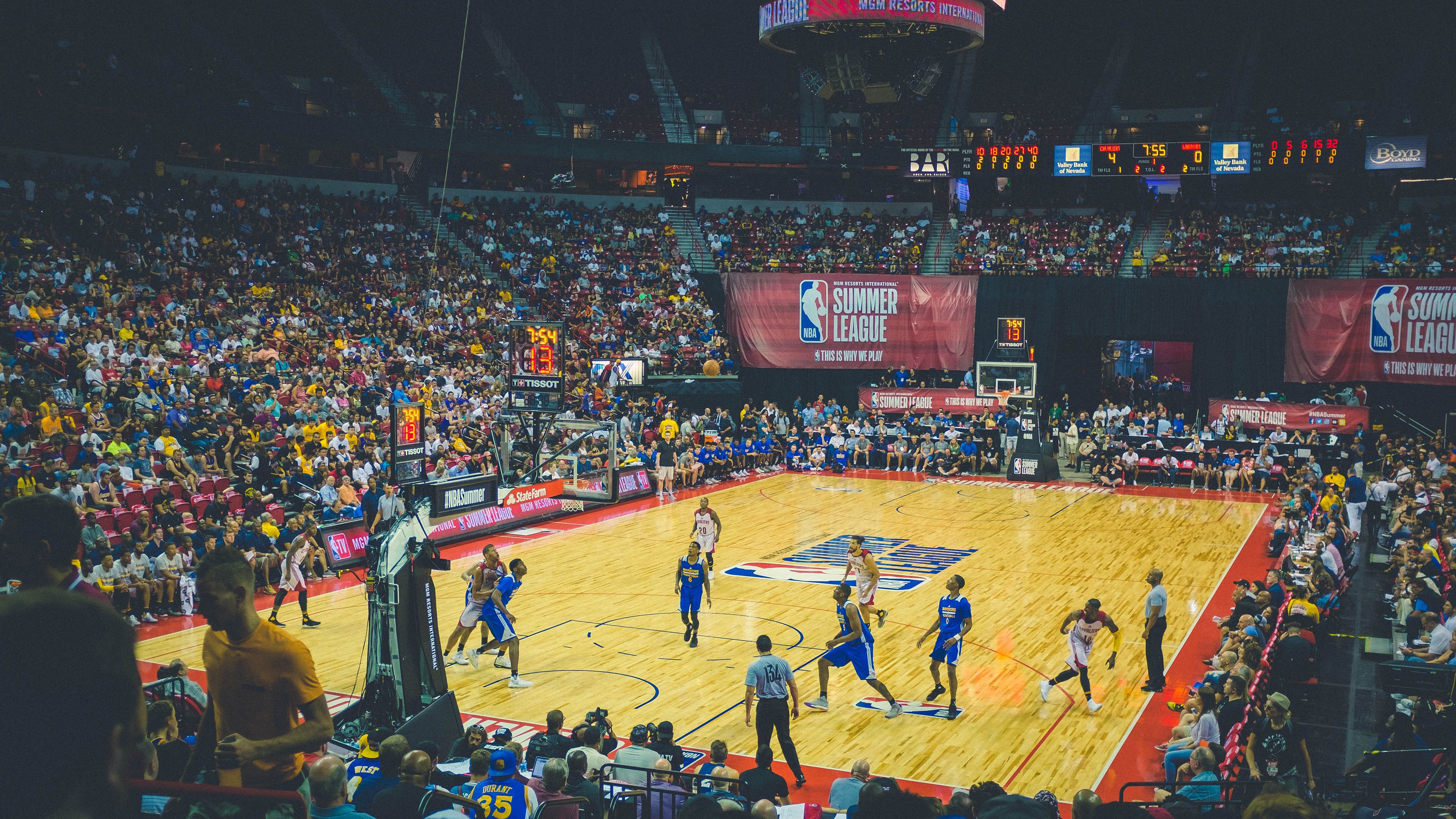 开云体育平台APP-东决关键战之夜，迪巴拉末节接管比赛，当足球成为时间的艺术品